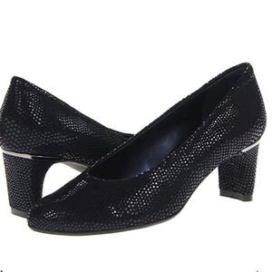 Vaneli Dayle Heels Sz 4.5 M New